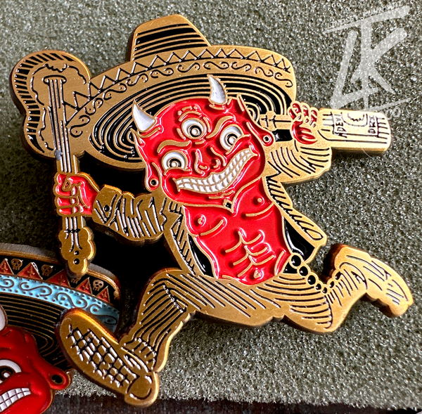 NEW SANTANAS GOLD PIN